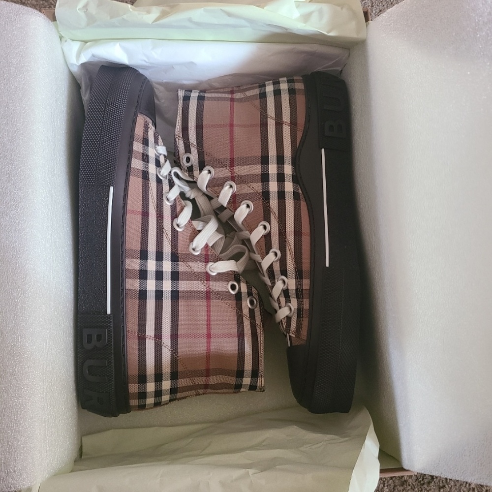 Authentic (receipt available) Burberry men’s shoes 12.5 - Picture 2 of 5